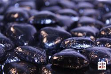 Black Foiled Hearts in 500g Bag