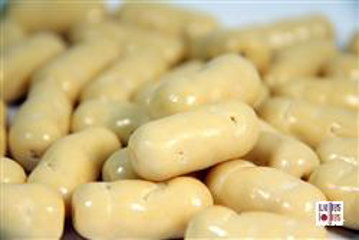 Pink Lady White Chocolate Raspberry Bullets in 1kg Bag