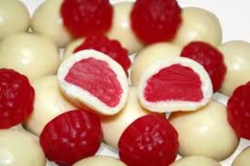 Picture of Premium White Chocolate Raspberries in 200g Bag